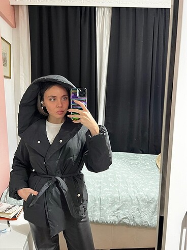 BERSHKA Siyah Kemerli Şişme Mont