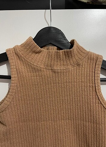 Bershka Camel kalın askılı crop M beden
