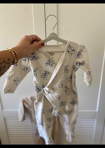 6 Ay Beden Beyaz Baskılı Pamuklu Bebek Tulum
