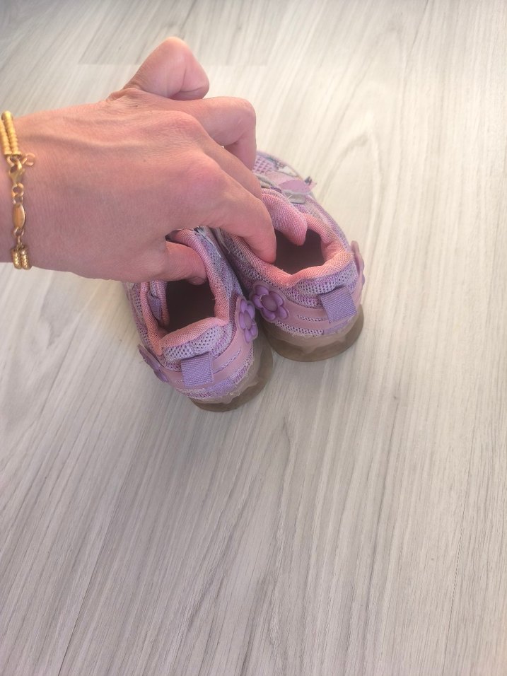 Kız Çocukları İçin Renkli Velcro Bağcıklı Spor Ayakkabı - Görsel 2