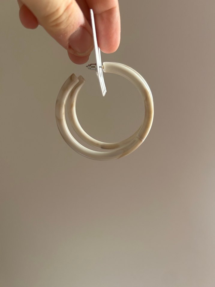 Bej Kemik Halka Küpe - Görsel 5