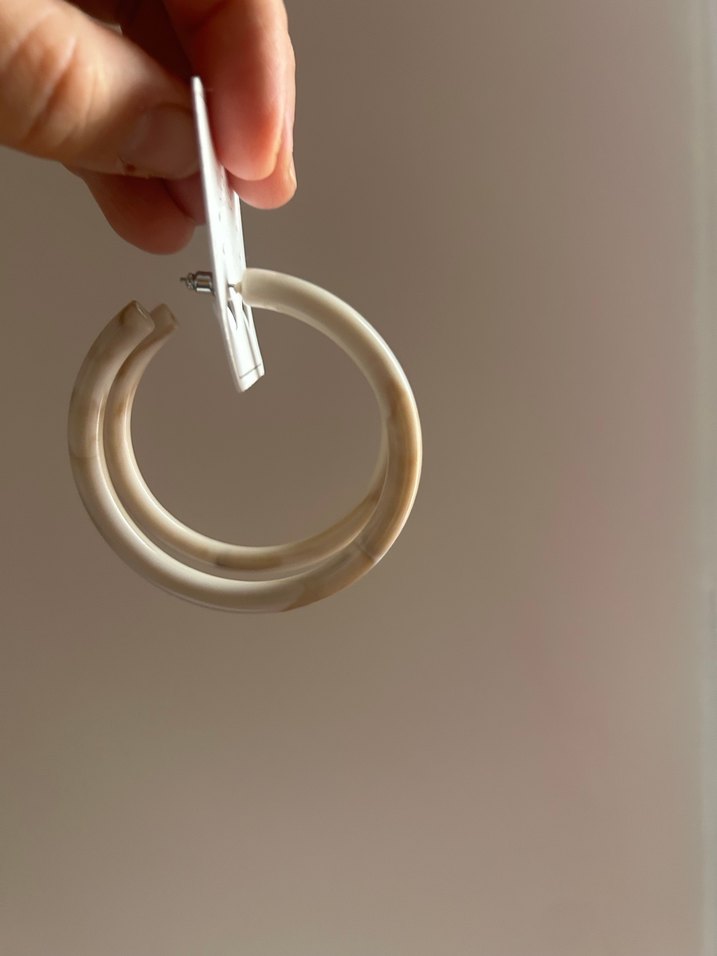 Bej Kemik Halka Küpe - Görsel 3