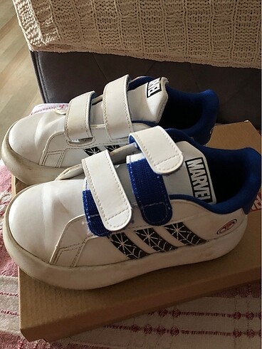 27 Beden Adidas çocuk ayakkabı