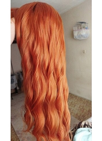  Beden turuncu Renk Uzun Dalgalı Kahküllü Turuncu Peruk 