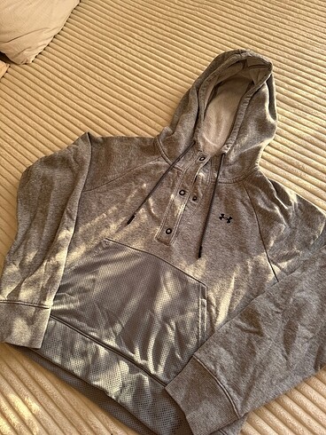 Under Armour Sweatshirt