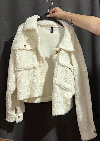 Defacto Beyaz Kısa Peluş Detaylı Kadın Mont