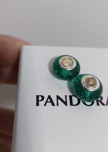 YENİ,ETİKETLİ YEŞİL CAM MURANO CHARM.