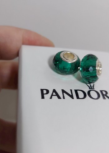 Pandora YENİ,ETİKETLİ YEŞİL CAM MURANO CHARM.