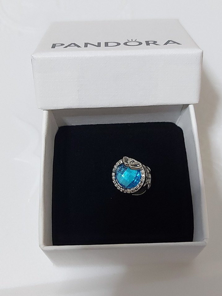 YENİ,ETİKETLİ AÇIK MAVİ TAC PANDORA CHARM. - Görsel 2