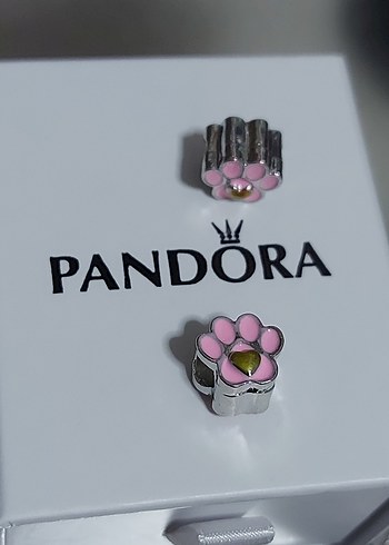 Pandora YENİ,ETİKETLİ PEMBE PATİ PANDORA CHARM.