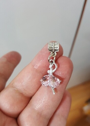 Beden YENİ, ETİKETLİ BALERİN KIZ PANDORA CHARM.