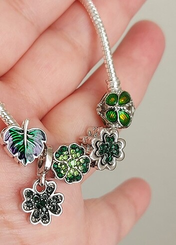 Beden YENİ,ETiKETLi YONCA SERİSİ PANDORA CHARMLAR.