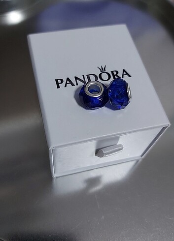 YENİ,ETİKETLİ MAVİ MURANO CHARM.