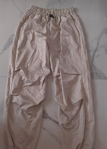beyaz paraşüt pantolon