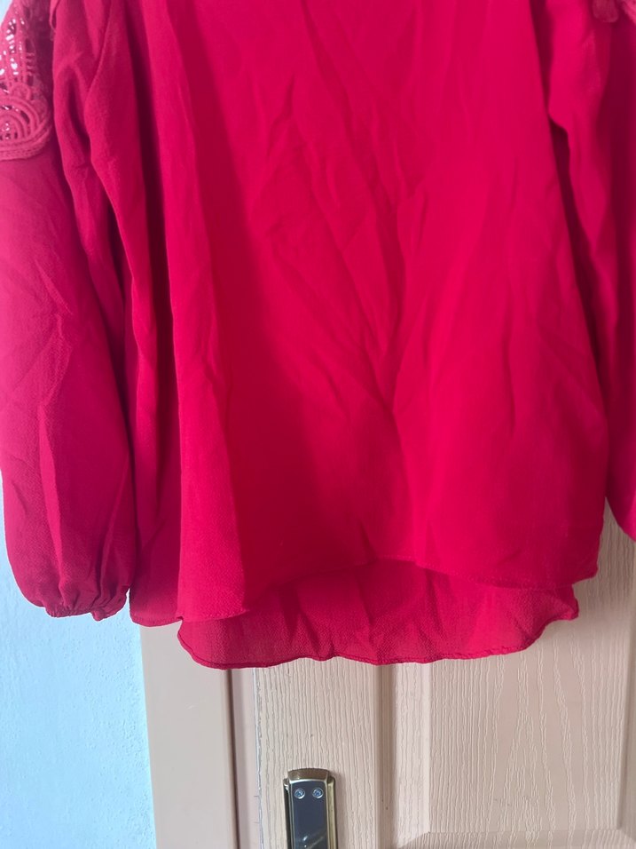 Uzun Kollu Dantel Detaylı Kırmızı Bluz - Görsel 3