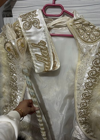 Zara Beyaz İşlemeli Kürklü sünnet kıyafeti
