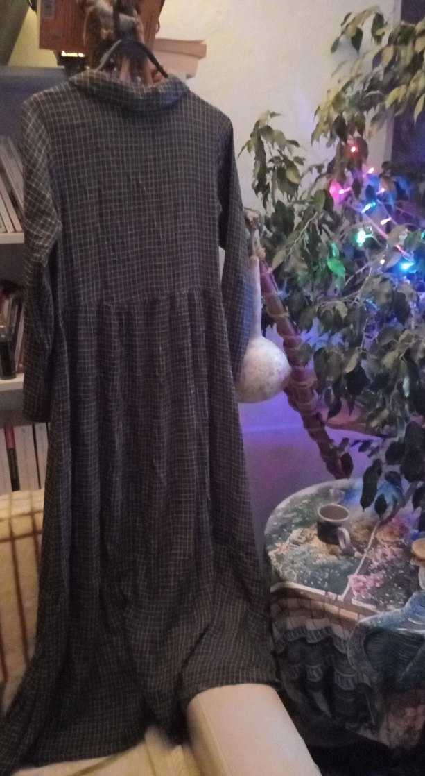 Düğmeli, Uzun, Bol Kesim Kahverengi Keten Elbise - Görsel 4