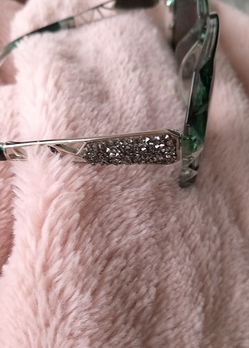 Peluş Detaylı Yeşil Kadın Güneş Gözlüğü - Görsel 2