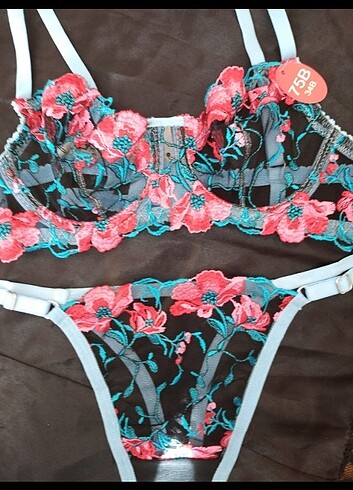 Diğer Çiçek nakışlı bralet sütyen takım 