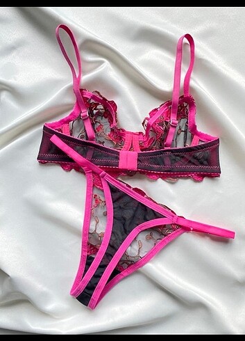 Diğer Çiçek nakışlı bralet sütyen takım 