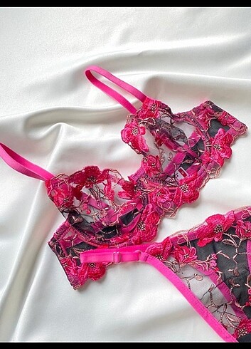 m Beden Çiçek nakışlı bralet sütyen takım 