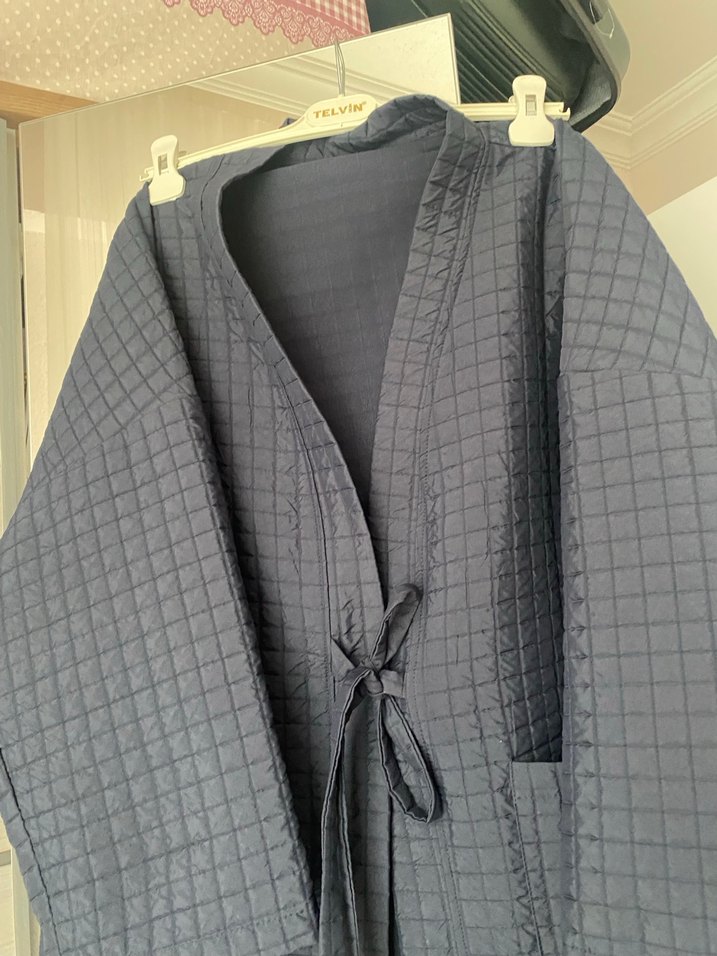 Lacivert kimono tarzı kapitone mont - Görsel 2