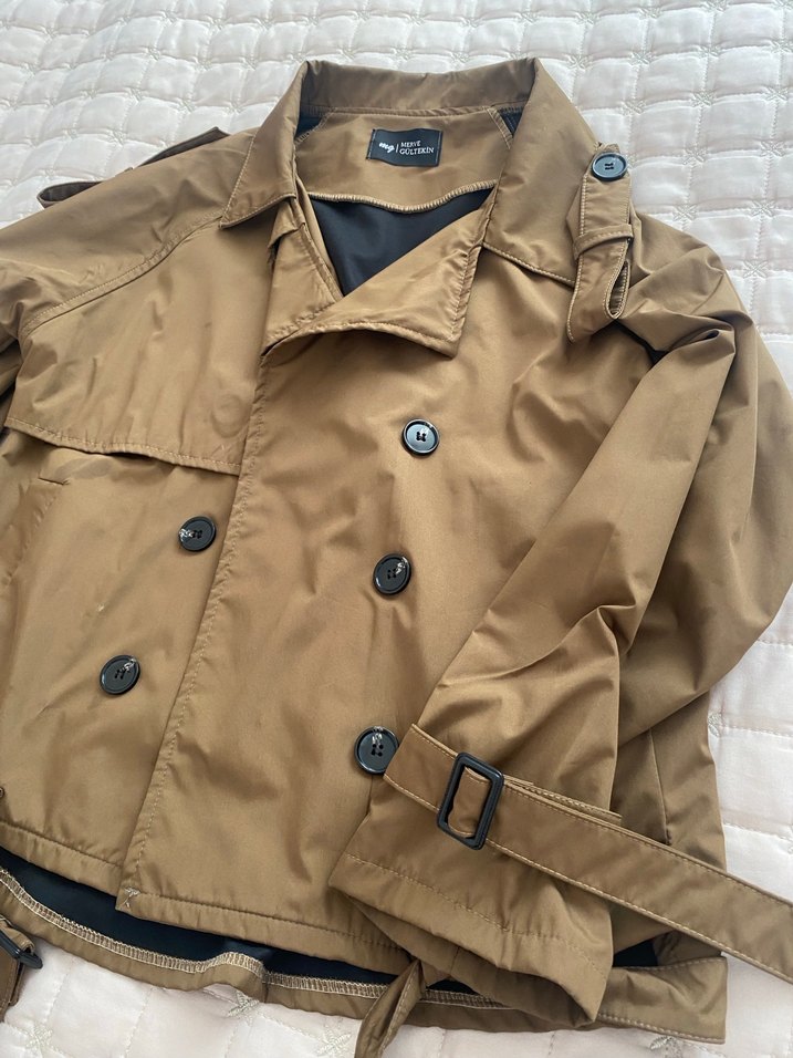 Düğmeli kahverengi kısa Trençkot - Görsel 4