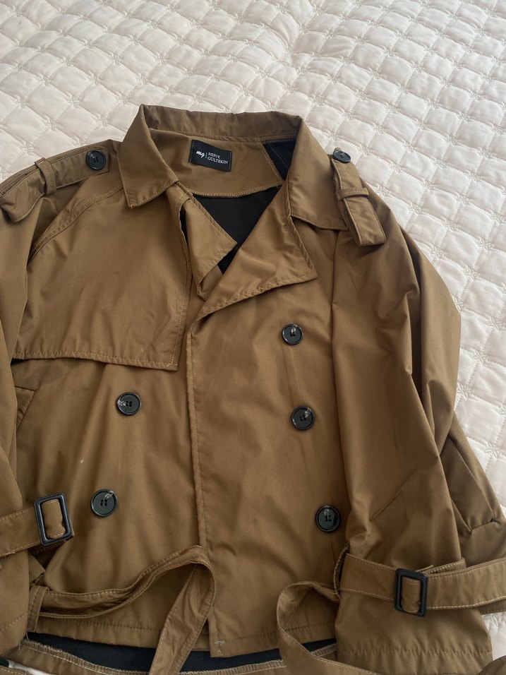 Düğmeli kahverengi kısa Trençkot - Görsel 2