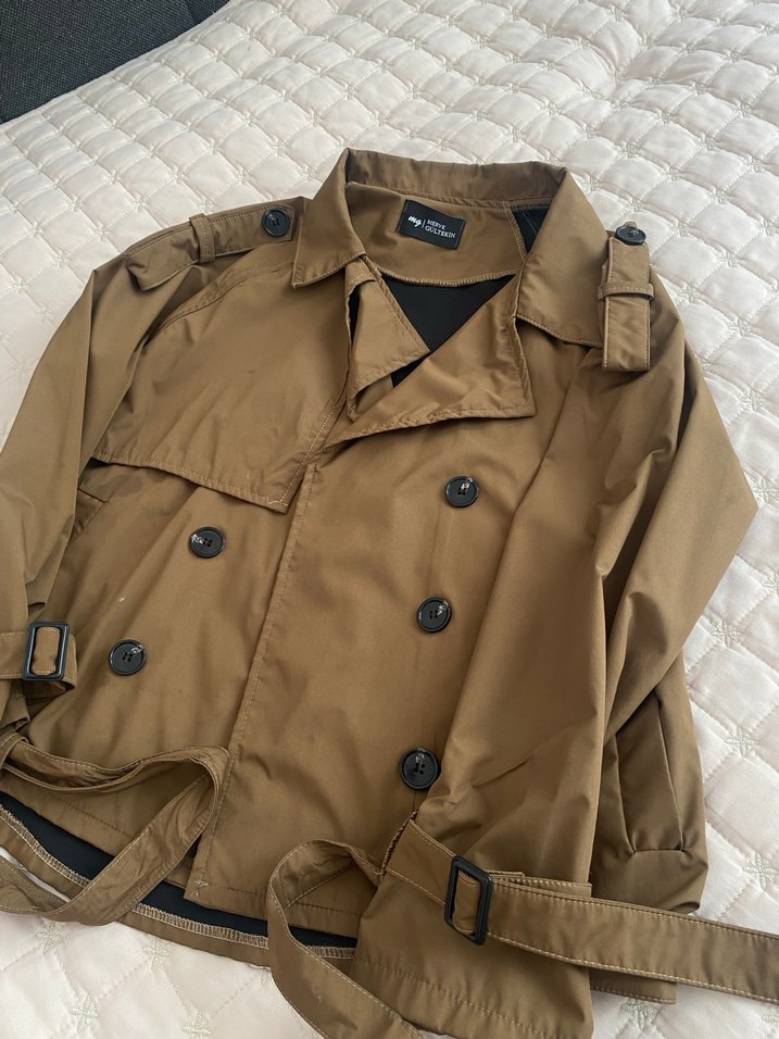Düğmeli kahverengi kısa Trençkot - Görsel 3