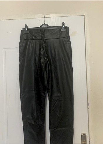 Kadın Siyah Deri Kemerli Pantolon - Görsel 2