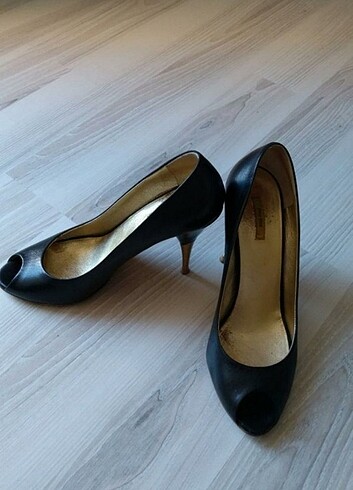 Miu Miu Siyah 37 Miu Miu İnce Topuklu