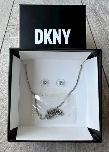 Beden gri Renk DKNY Kolye ve Küpe Takı Seti