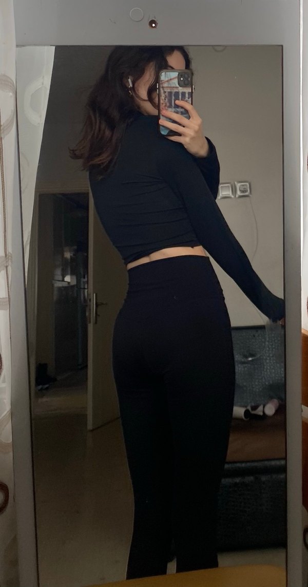 Uzun Kollu Siyah Crop Top Yırtmaçlı - Görsel 2