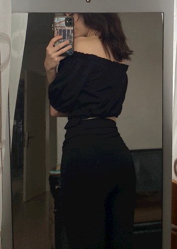 Siyah crop top omuz açık - Görsel 2