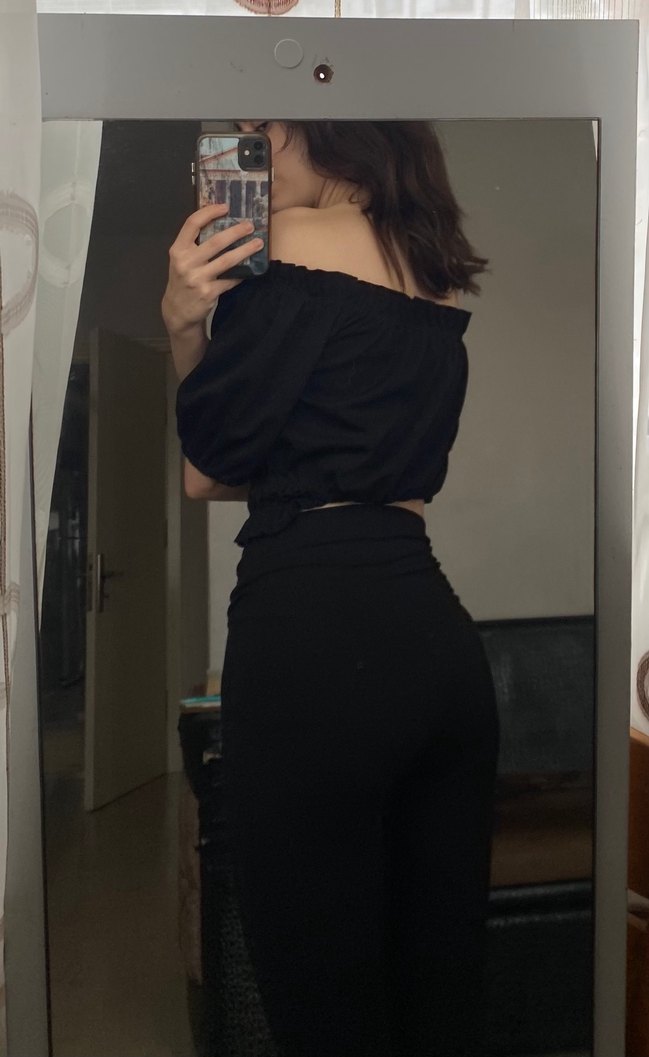 Siyah crop top omuz açık - Görsel 2