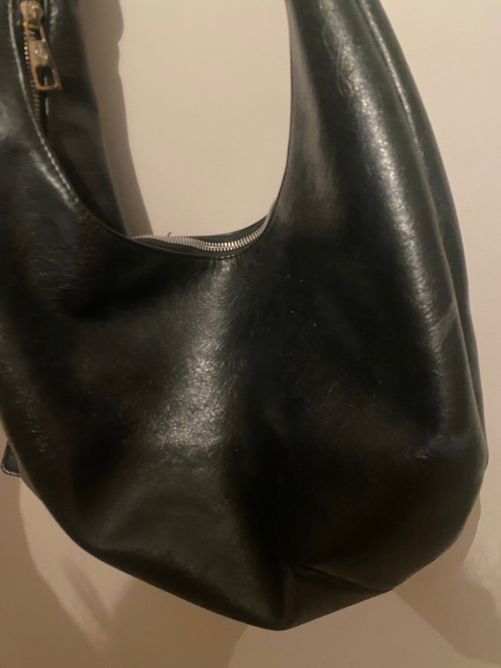 Kemer Detaylı Siyah Deri Kadın Çanta - Görsel 3