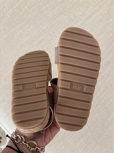 22 Beden H&M SANDALET 22 Numara