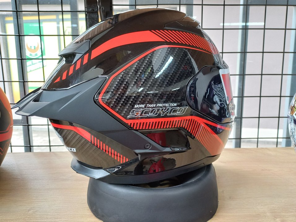 Kırmızı Baskılı Biker Motosiklet Kaskı - Görsel 4