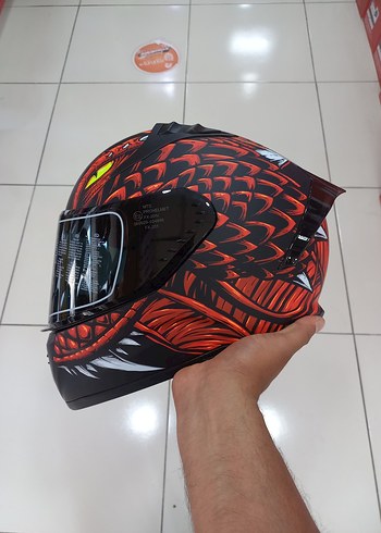 Kırmızı Yılan Desenli Motosiklet Kaskı - Görsel 2