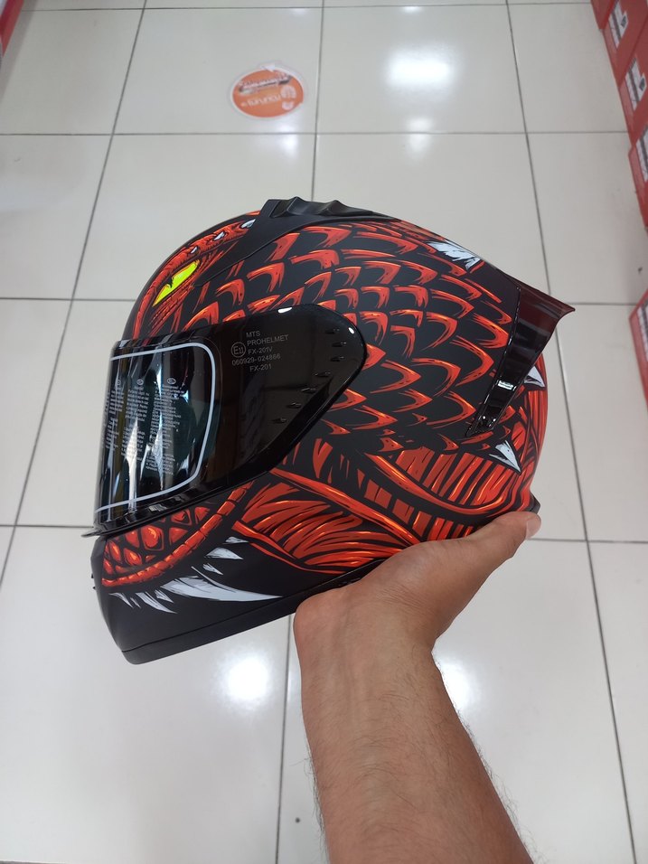 Kırmızı Yılan Desenli Motosiklet Kaskı - Görsel 2