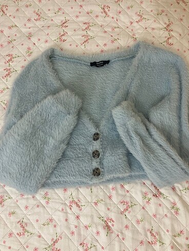 Bershka yumuşak crop hırka