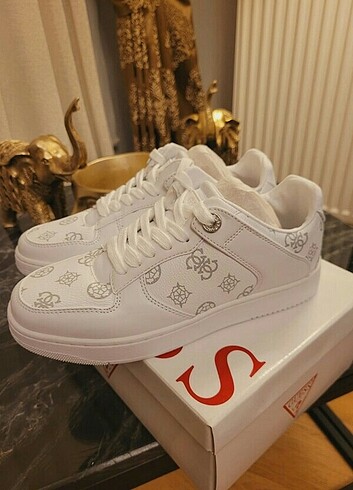 GELECEK YAZA YATIRIM GUESS SNEAKER TEKRARDAN STOKTA