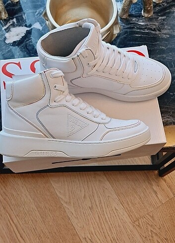 39 Beden beyaz Renk ORİJİNAL GUESS HAKİKİ DERİ SNEAKER