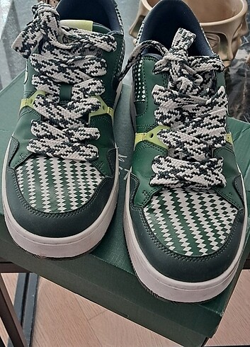 42.5 Beden yeşil Renk ORIJINAL FATURALI LACOSTE SNEAKER SON RESME BAKIP TEKLİF YOLLAYI