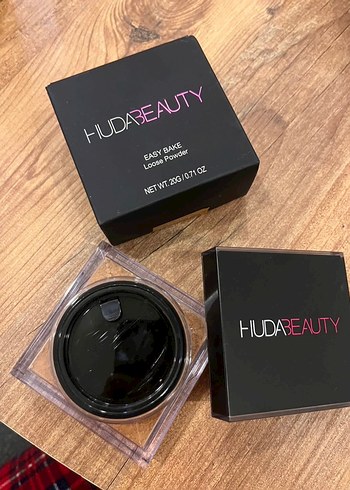 Huda Beauty Easy Bake Gevşek Pudra 20g - Görsel 4