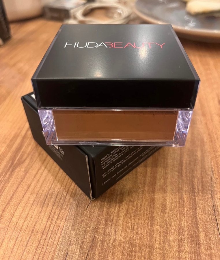 Huda Beauty Easy Bake Gevşek Pudra 20g - Görsel 2