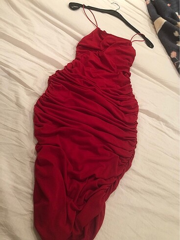 Kırmızı drape elbise