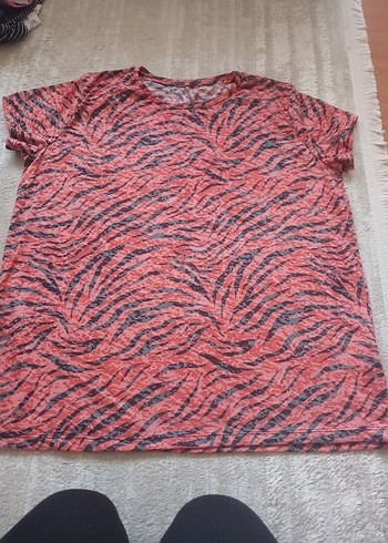 Kırmızı Gri Zebra Desenli Kadın Tişört - Görsel 4