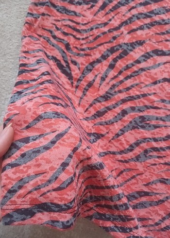 Kırmızı Gri Zebra Desenli Kadın Tişört - Görsel 3