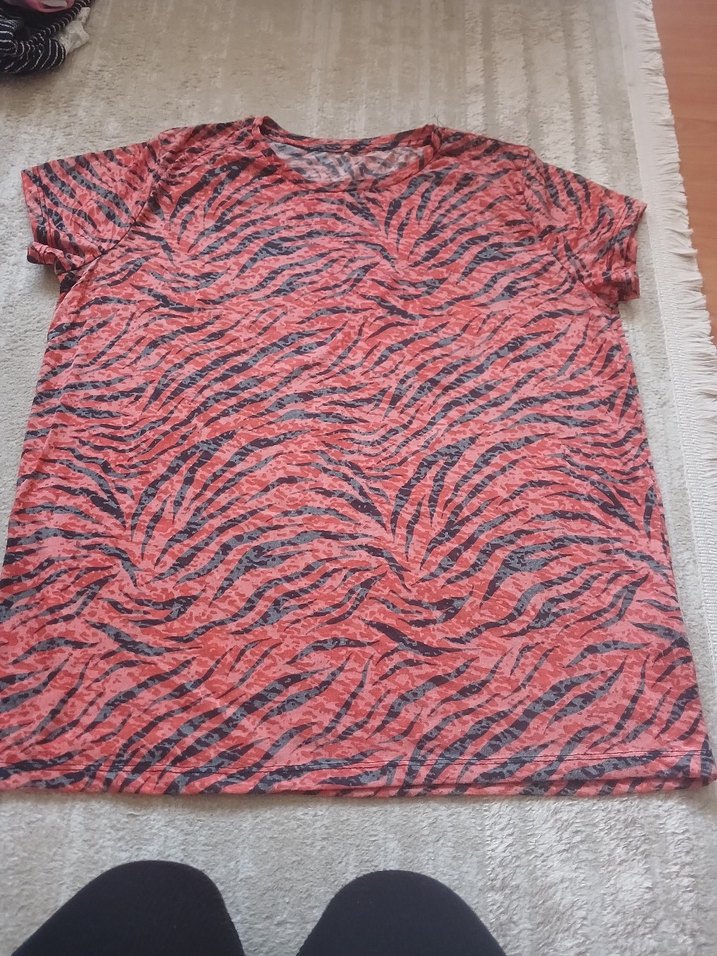 Kırmızı Gri Zebra Desenli Kadın Tişört - Görsel 4